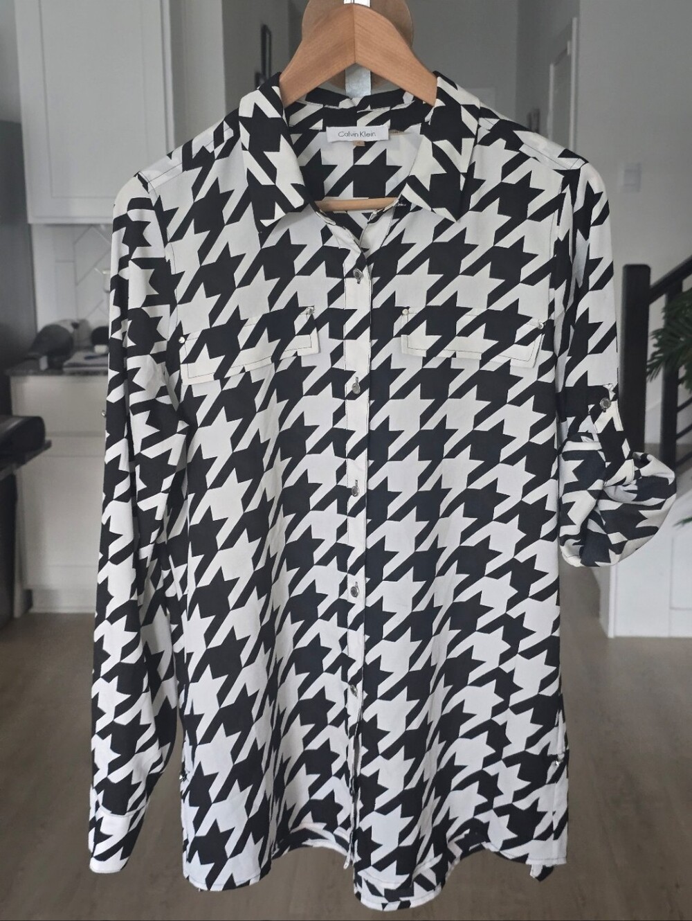 Calvin Klein Houndstooth Button Front Blouse Women's Medium  Roll Tab Sleeves